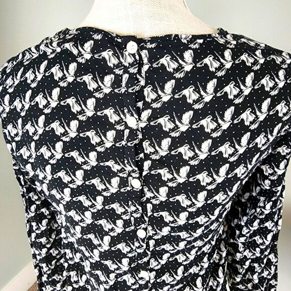 AEROPOSTALE WOMEN'S TOP FEATURES WHITE FLYING BIRDS LONG SLEEVE SIZE SMALL - Picture 5 of 7